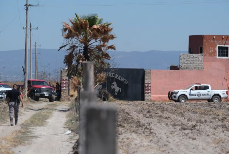 Sheinbaum confirma que mexicanos deportados de EE.UU. no serán enviados a base de Guantánamo Sheinbaum confirma que mexicanos deportados de EE.UU. no serán enviados a base de Guantánamo