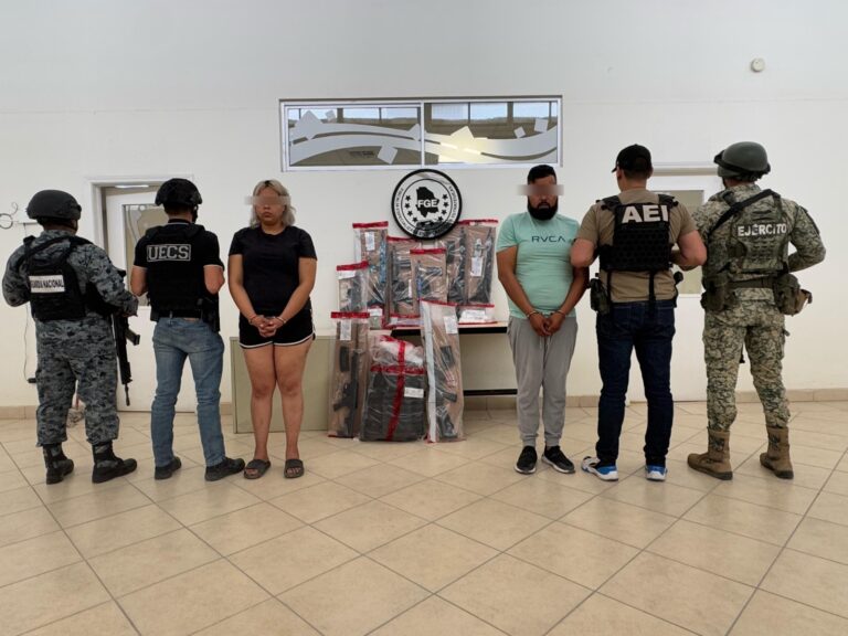 Detienen a pareja con arsenal y considerable cantidad de droga en Cd. Juárez