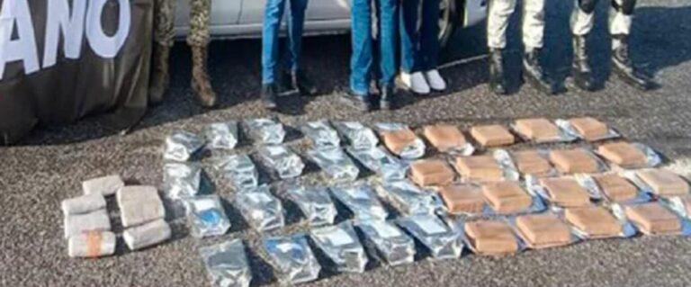 Detienen a tres por transportar 50 kilos de fentanilo y heroína en Baja California Detienen a tres por transportar 50 kilos de fentanilo y heroína en Baja California