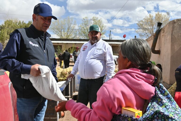 Entregan apoyos alimentarios a comunidades indígenas en La Junta Entregan apoyos alimentarios a comunidades indígenas en La Junta