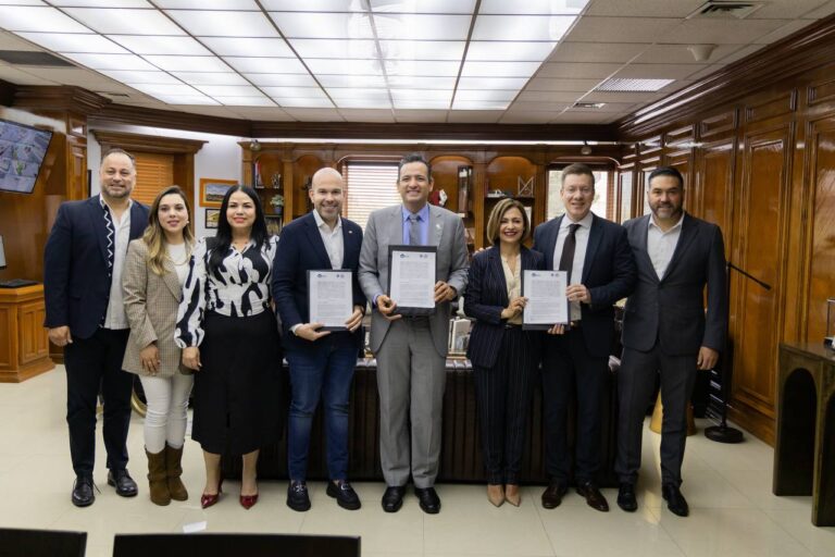 Firma Municipio convenio con la Organización Mundial de Alfabetización (WLO) para ofrecer clases de inglés a los chihuahuenses