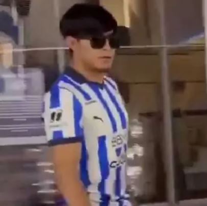 Aficionado de Rayados agrede a seguidor de Pachuca en plena entrevista