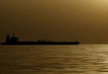 EU persigue un tercer petrolero cerca de Venezuela, afirman funcionarios