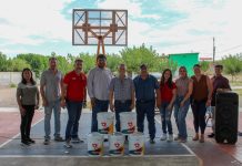Entrega diputada pintura a escuela primaria de Meoqui